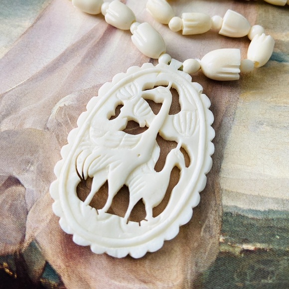 VINTAGE Hand Carved Bone Necklace 1960’s Era - Picture 2 of 5